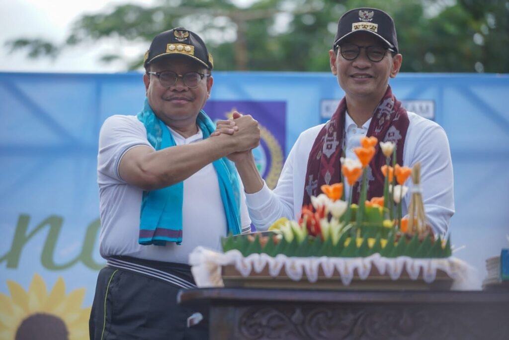 Lalu Gita Ariadi dan Mohan Roliskana