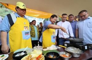 Prabowo Subianto dan Airlangga Hartarto masak nasi goreng