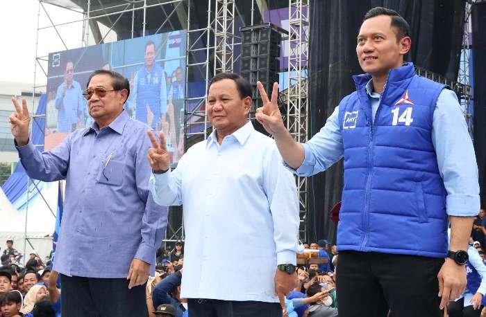 SBY, Prabowo dan AHY pada kampanye akbar Demokrat.