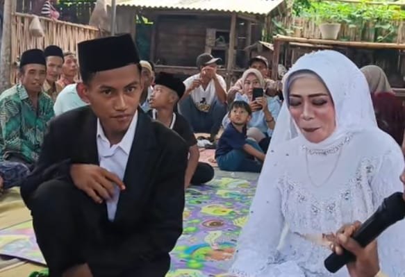 Heboh, remaja di Lombok nikahi ibu dari teman bermainnya.