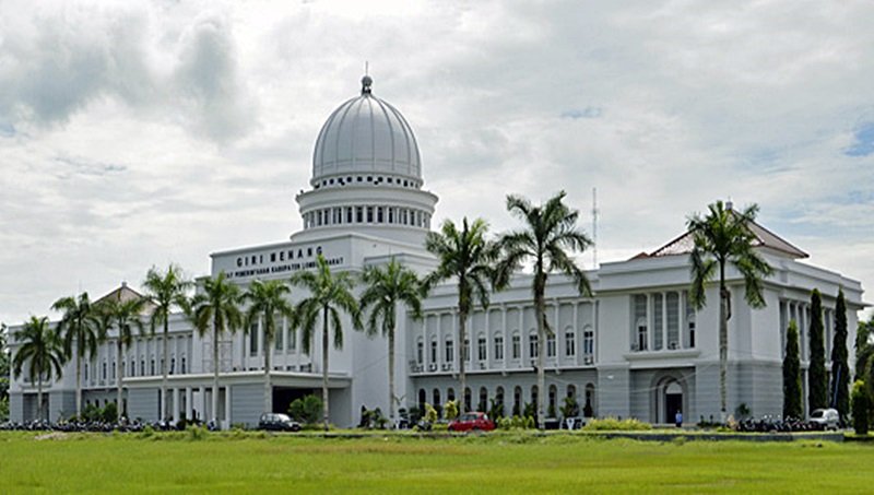 Bagunan megah Kantor Bupati Kabupaten Lombok Utara