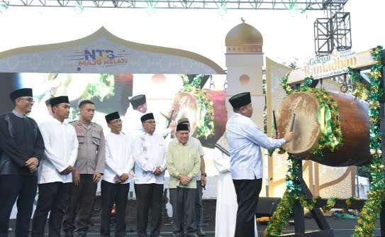 Pj Gubernur NTB resmi menutup Gelegar Pesona Khazanah Ramadhan.