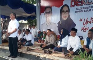 DR Zaini Arony yang tak lain adalah ayah dari Farin ikut berpidato dalam acara Deklarasi Farin-Hj Khairatun.