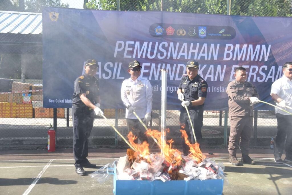 Pj Gubernur NTB menghadiri pemusnahan BMMN.