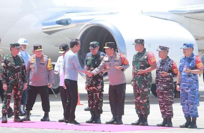 3 Jenderal sambut Presiden Jokowi.