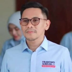 Dari sisi elektabilitas, Farin masih unggul dengan 38,8 persen, lalu disusul Hj Sumiatun 23,4 persen dan Lalu Ahmad Zaini dengan 14,1 persen.