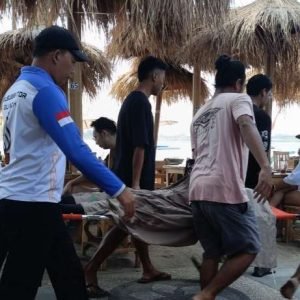 Mayat WNA Korea ditemukan mengapung di Pantai Gili Trawangan.