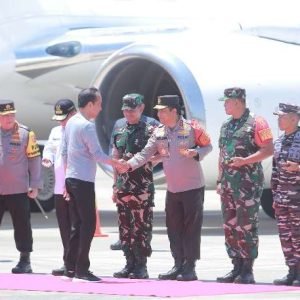 3 Jenderal sambut Presiden Jokowi.