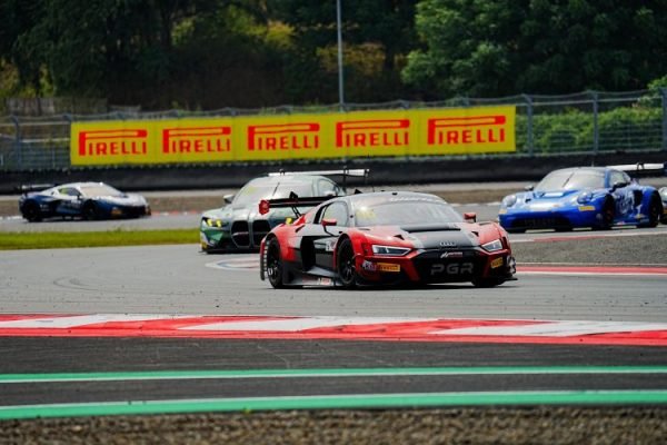 Perhelatan akbar GT World Challenge Asia 2025 pada Jumat, sesi latihan resmi seluruh kelas yang dipertandingkan