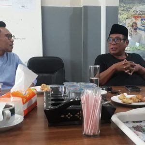 H Suhaili FT, Ketua Harian TKD NTB Prabowo-Gibran dan Naufar Furqony Farinduan Sekertaris TKD NTB saat membahas jadwal roadshow ke TKD Kabupaten/Kota.