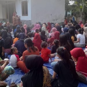 Ratusan Srikandi Dusun Tempit Desa Mekarsari Kecamatan Narmada Lombok Barat menyatakan siap menjadi garda terdepan bagi kemenangan Farin-Khairatun.