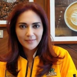 Ir Hj Sari Yuliati MT, politisi muda yang berhasil menduduki jabatan elit di DPP Partai Golkar sebagai Bendahara Umum, Selasa (1/10) dilantik sebagai Anggota DPR RI Periode 2024-2029.