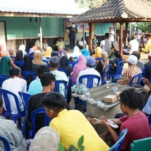 Nuavar Furqani Farinduan alias Farin, calon bupati Lombok Barat kembali melakukan kunjungan keDusun Pancoran Desa Banyu Urip Gerung Lombok Barat Sabtu (5/10).