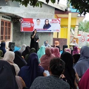 Bunda Nanik bertemu ratusan pemilih perempuan Dusun Dasan Geria Desa Dasan Geria Kecamatan Lingsar  Lombok Barat Selasa (15/10).