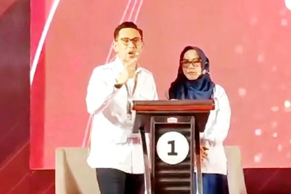 Penampilan Paslon Rintun dinilai yang terbaik, selain memiliki visi misi yang paling lengkap, cara penyampaian Cabup Farin dinilai sangat jelas, tegang dan menonjolkan kecerdasan seorang pemimpin