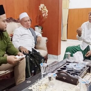 Ditemani ayahanda tercinta H. Muzihir, H. Weis Alqurnain, Lc., MA., Cawawali Mataram bersilaturahim ke kediaman H. Muhammad Nur di Karang Bedil Mataram