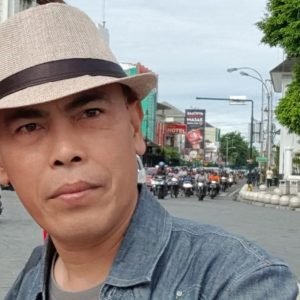 Kadiskominfotik NTB Yusron Hadi menghimbau masyarakat agar lebih bijak dalam bersosial media.