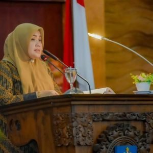 Wagub NTB Hj Indah Dhamayanti Putri sampaikan Pidato Jawaban atas Pandangan Umum Fraksi terhadap dua Raperda dalam Sidang DPRD NTB Jumat (4/7).