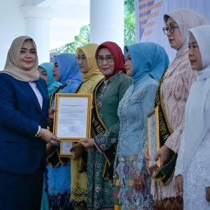 Wagub NTB Hj Indah Dhamayanti Putri kukuhkan Bunda Literasi se Provinsi NTB, Berharap mampu menjadi teladan bagi kaum ibu.