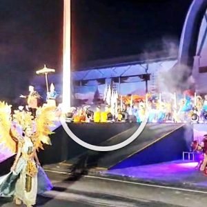 Opening Ceremony Festival Olahraga Masyarakat Nasional (FORNAS) VIII Tahun 2025 di Kompleks Kantor Gubernur NTB Sabtu (26/7) berlangsung spektakuler.
