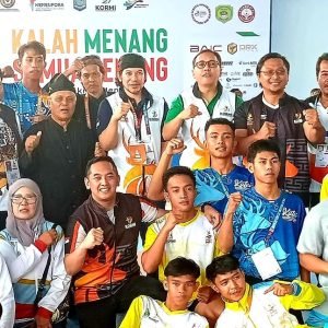 Ketua KORMI Pusat Adil Hakim dan Ketua Panitia Penyelenggara FORNAS VIII 2025 Ibnu Sulistyo Riza Pradipto hadir langsung ke Gelanggang olahraga Mataram membuka Lomba Olahraga Seni Benjang.
