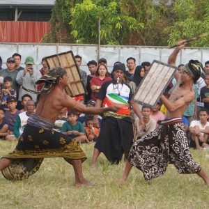 Roadshow Festival Peresean NTB Mendunia yang digelar di Lapangan BRIDA NTB resmi ditutup pada Kamis (14/8) sore.