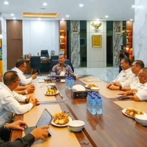 Gubernur NTB Dr. Lalu Muhamad Iqbal, menerima audiensi Ketua Kamar Dagang dan Industri (Kadin) NTB, H. Faurani, beserta rombongan di ruang kerjanya, Kamis (11/9).