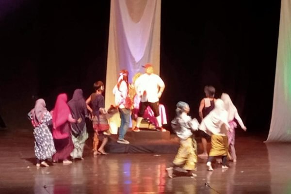 'Hikayat Gajah Duduk' (HGD) akan mulai dimainkan pada tanggal 18-21 Oktober 2025, di Gedung Teater Tertutup Taman Budaya Mataram, NTB pada pukul 20.00 wita.