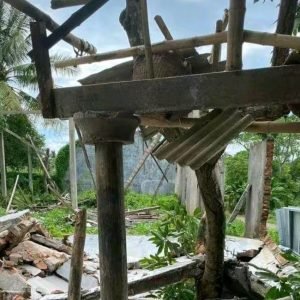 Belasan rumah di Kabupaten Lombok Timur Porak-poranda