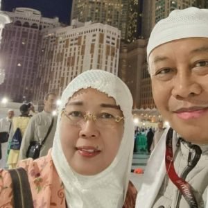 Lalu Gita Ariadi bersama istri Bunda Lale.