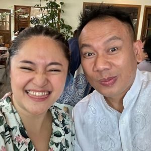 Marshanda dikabarkan menjalin hubungan dengan Vicky Prasetyo