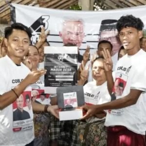 Relawan Ganjar-Mahfud NTB memberikan bantuan internet gratis