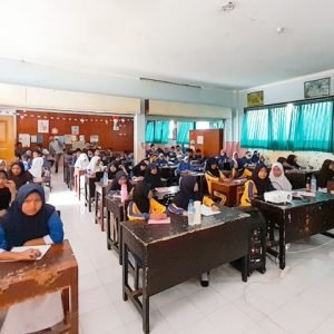 Suasana siswa saat sosialisasikan literasi digital di lingkungan sekolah, Sekolah Dasar Negeri (SDN) 13 Monjok Barat Mataram (19/01/2024).