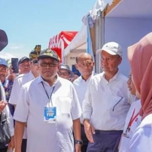 PJ Gubernur NTB Lalu Gita Ariadi dampingi Menko Marves Luhut di Teluk Ekas (ntbprov.go.id)
