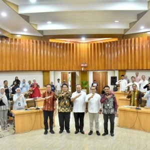 Penjabat Gubernur NTB H. Lalu Gita Ariadi saat menghadiri pembukaan Rapat Koordinasi TPID Provinsi NTB (Diskominfotik)