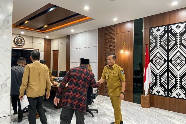 Gubernur NTB, Lalu Muhamad Iqbal saat menerima kunjungan dari Jamkrida
