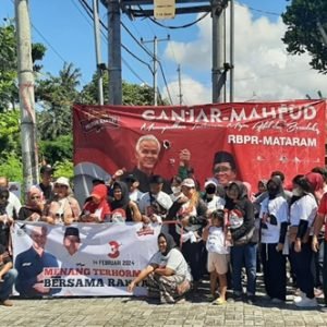 Nampak Komunitas Insan Pariwisata Lombok mendeklarasikan dukungan untuk Ganjar-Mahfud