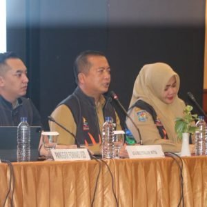 Gubernur NTB H. Lalu Muhamad Iqbal Wagub Hj. Indah Dhamayanti Putri saat menjelaskan tentang Fornas