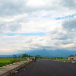 KLU mengalami keterbatasan anggaran sehingga memiliki kendala dalam hal perbaikan jalan secara menyeluruh, sehingga harus dilakukan secara bertahap.