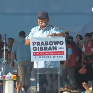 Prabowo sedang menyampaikan orasi di kampanye akbar bertema Konser Indonesia Maju di lapangan Stadion Baharoeddin Siregar (screenshot YouTube Liputan6)