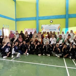 @kkndesasetanggor (Mahasiswa KKN Desa Setanggor foto bersama dengan P3AKB Kec. Sukamulia dan Puskesmas Dasan Lekong usai sosialisasi)